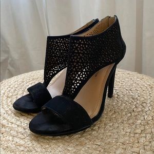 BCBG BLACK SUEDE HEELS